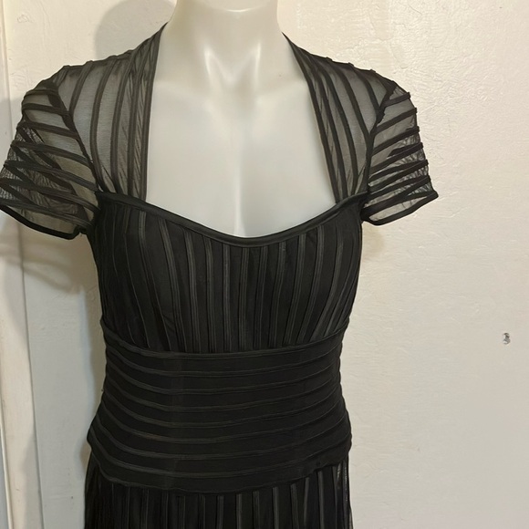 JS Collection seamed mesh covered fitted dress sweetheart neckline 8 shear seams - Picture 1 of 15